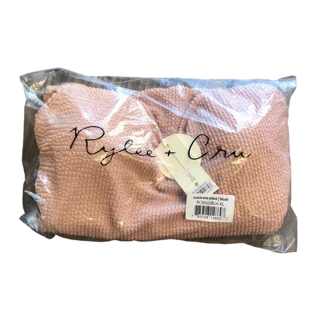 Rylee + Cru Moxie One Piece Swim | Blush Crinkle - Picture 3 of 6